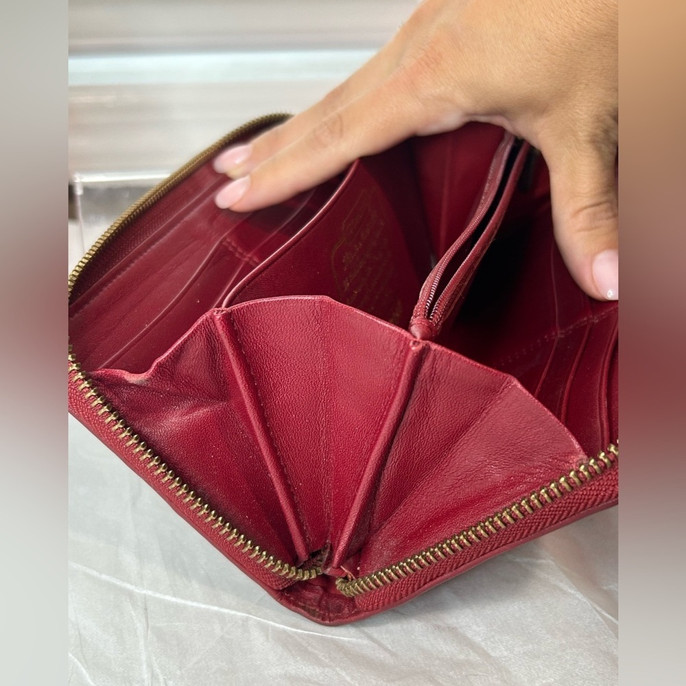 EUC Coach Signatire brown and burgundy wallet - Picture 4 of 7